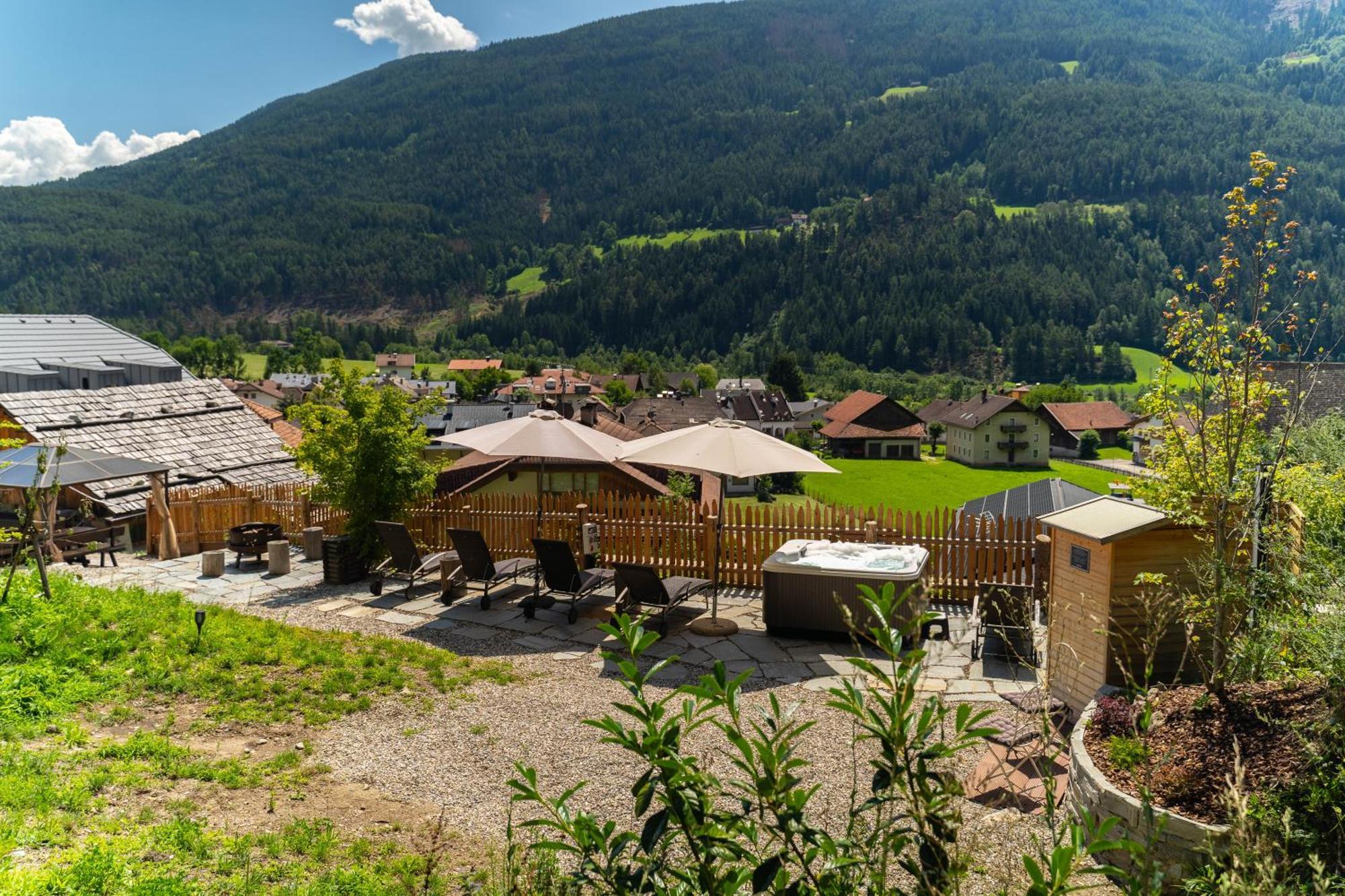Apartments, Guest House & Historic Chalet Neuhaus San Sigismondo Exterior photo